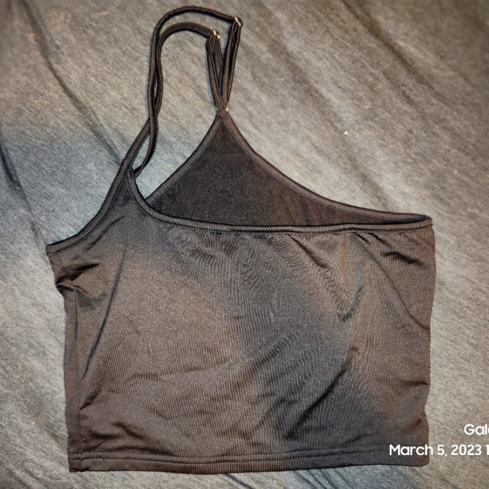 One shoulder crop top